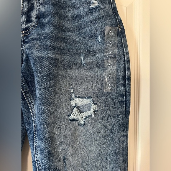 New! Edgely by Maurice’s Women's Medium Wash Distressed Jeans Size 2 Short - Picture 9 of 16